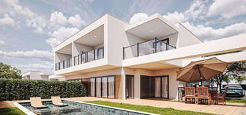 Casa / Villa T4 em Estômbar e Parchal de 250,00 m2