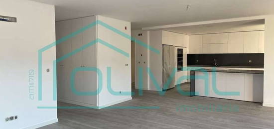 Apartamento NOVO Tipologia T3 com Box 2 carros