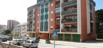 Apartamento T1, Remodelado, Celas, Perto do Hospital.