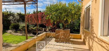 Villa familiale spacieuse avec piscine et jardin arboré ! Belle prestation