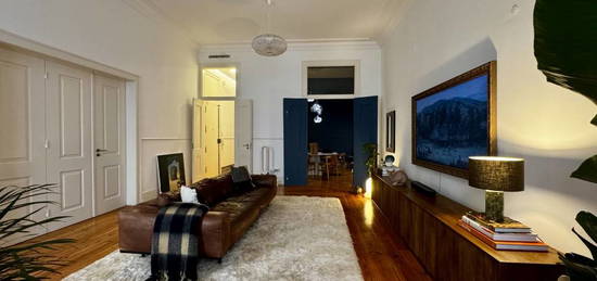 Elegant One-Bedroom Apartment in Chiado