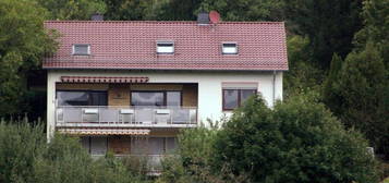 Charmantes Zweifamilienhaus mit idyllischem Garten und herrlicher Aussicht