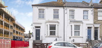 Flat for sale in Pellant Road, London SW6