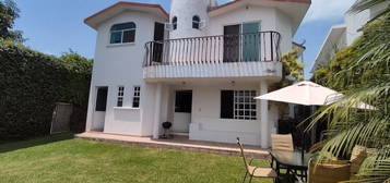 Casa En Venta En El Fraccionamiento Lomas De Cocoyoc, Morelos