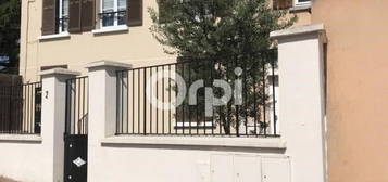 Appartement  à louer, 2 pièces, 44 m², Étage 1/–