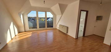 Schöne helle 2 Zimmer Wohnung mit Balkon