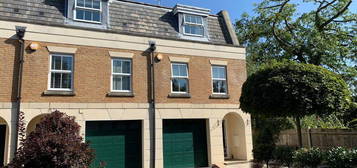 4 bed end terrace house to rent