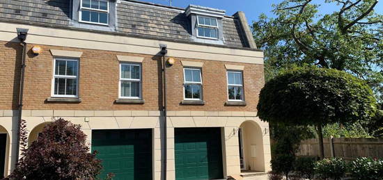 4 bed end terrace house to rent