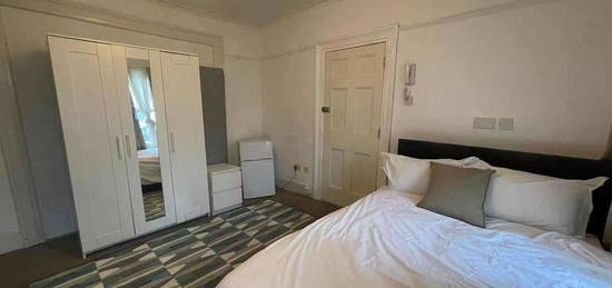 Studio to rent in Russell Square, Brighton, Brighton BN1