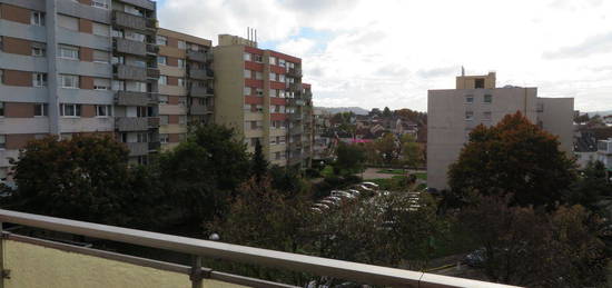 Sympathique appartement de type F1 (studio) avec grand balcon et vue dégagée