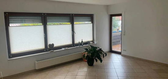 3 Zimmer Wohnung 89m2, 2 Balkone, Garage, Wachenheim