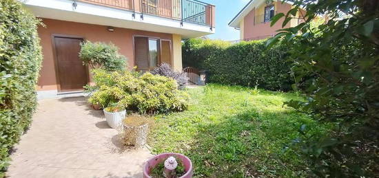 VILLA A SCHIERA A BORGARO TORINESE