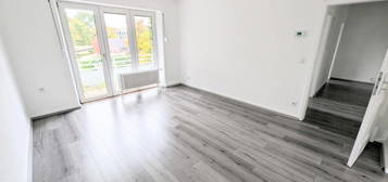 **Wohn(t)raum: +renoviert +Balkon +grauer Laminat +modernes Tageslichtbad**