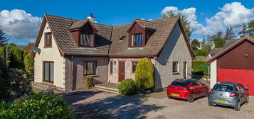 4 bed detached house for sale