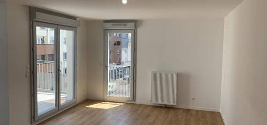 Appartement  à louer, 3 pièces, 2 chambres, 61 m²