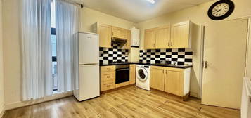 Flat to rent in Caxton Road, London SW19