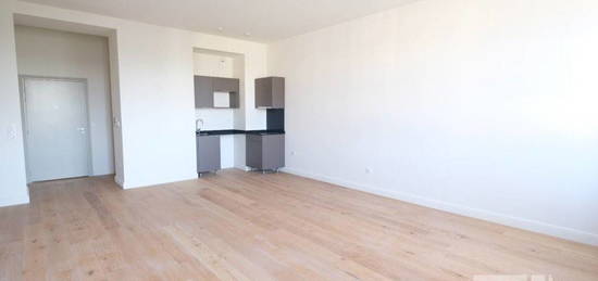 Appartement  à louer, 3 pièces, 2 chambres, 73 m²