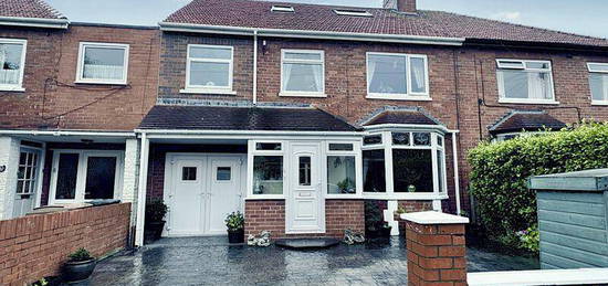 5 bedroom semi-detached house for sale