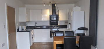 3 bed flat to rent