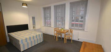 Studio to rent in Kilburn High Road, London NW6