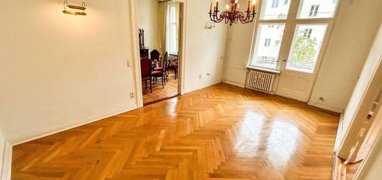 !! Diese Altbauwohnung erwartet Sie !! 4 Zimmer + EBK + Balkon - jetzt bewerben -