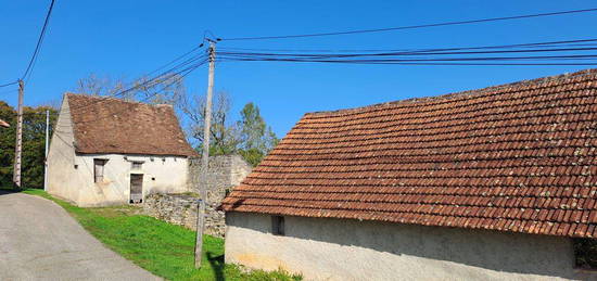 Grange et maison en pierre à rénover à Nuzéjouls