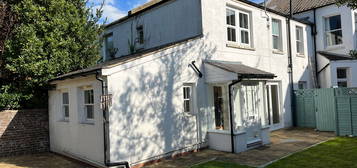 2 bed semi-detached house to rent