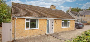 Bungalow to rent in Mill Lane, Croughton, Brackley NN13