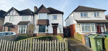 Detached house to rent in Beckingham Road, Guildford GU2