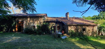 Ancien corps de ferme XIXème - Habitation T3 - 2 granges - 12 hectares bois/pré