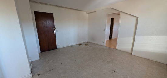 Appartement F2 à rénover