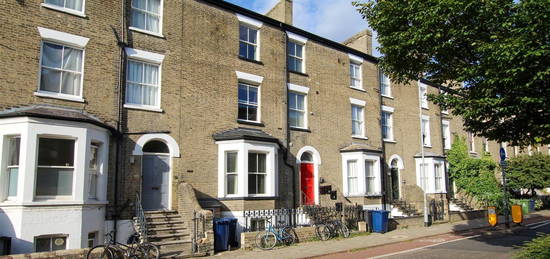 Flat to rent in Bateman Street, Cambridge CB2