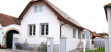 Einfamilienhaus in der Zentrumsnähe von Siegendorf - nur 8 km nach Eisenstadt - jetzt für nur EUR 239.000, - 114 m² Wohnfläche auf einer Grundfläche von 404 m²