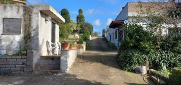 Villetta bifamiliare in vendita in via Genzano di Roma, 31