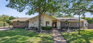 14426 Tanglewood Dr, Farmers Branch, TX 75234