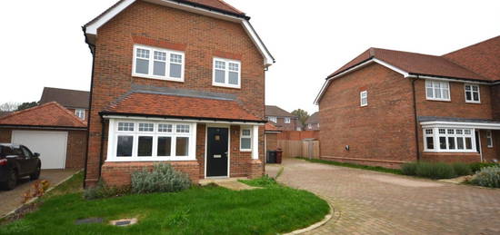 Detached house to rent in Hollyview Close, Loxwood, Billingshurst RH14