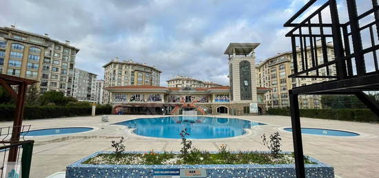 İsthanbul evleri han 7 metrobüse 5 dk acil kiralık