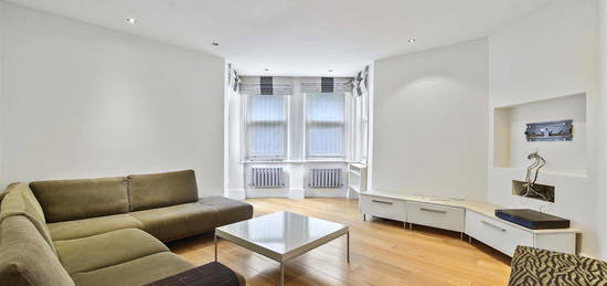 Flat to rent in Essendine Mansions, Maida Vale W9