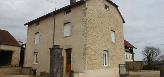 Maison rénovée dans un petit village