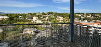 À Louer appartement T2 avec Terrasse et Parking en Sous-sol 13012 Marseille