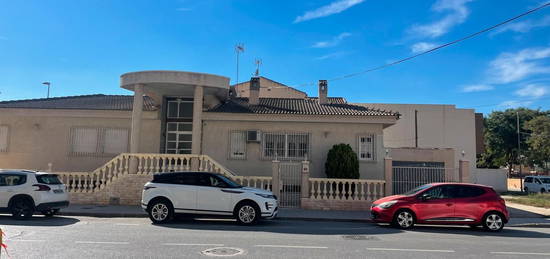 Casa o chalet en venta en Avenida de la Libertad, Redován