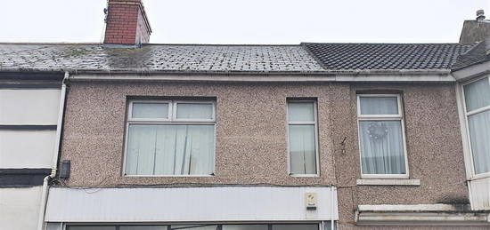 Flat to rent in New Road, Porthcawl CF36