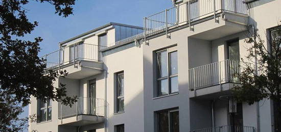 Ihr Platz an der Sonne: Attraktive 3,5-Zimmer-Galerie-Maisonette-Wohnung mit Dachterrasse, Fernblick und Balkon in energieeffizienten Neubau