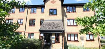 Studio to rent in Balmoral Road, Watford WD24