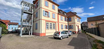 Bezugsfreie 3-Zimmer-Maisonette-Wohnung in denkmalgeschütztem Gebäude!