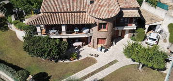 Villa  à vendre, 7 pièces, 5 chambres, 230 m²