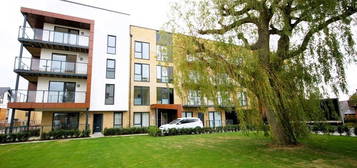 Flat to rent in Ashflower Drive, Romford RM3