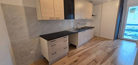 Appartement T2 au 1er étage d’une maison avec sortie