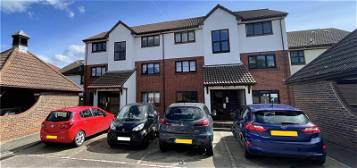Flat to rent in Vexil Close, Purfleet-On-Thames, Essex RM19