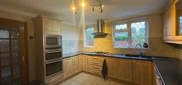 Detached bungalow to rent in Glebe Road, Leicester LE6